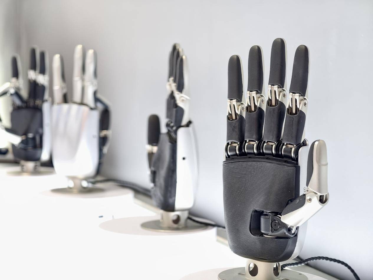 WRC 2025｜从人形到末端，灵宝CASBOT描绘“共生系统”全景，构筑真实落地的协作蓝本(图5)